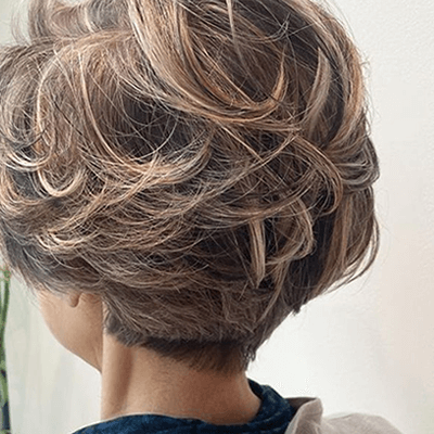 白髪を隠さずになじます